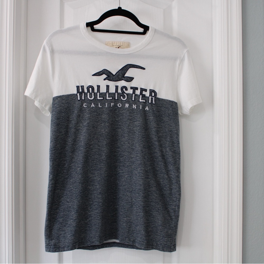 Hollister Men's White and navy T-Shirt